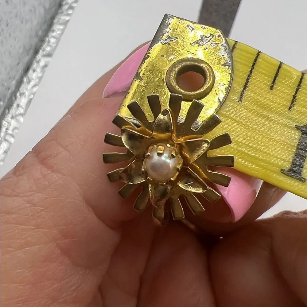 Vintage Gold Sunburst Pearl Screw‑Back Earrings